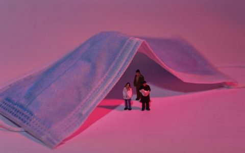 美原油反超布伦特原油